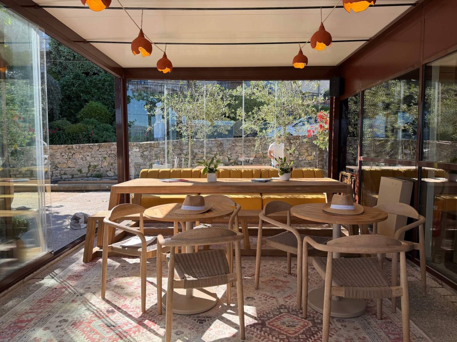 Aménagement d'une terrasse chaleureuse au cœur de Mougins