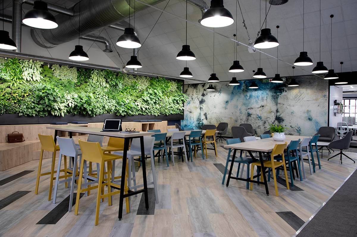 Tabouret de bar en polypropylène au design intemporel et coloré collection Trill à Paris