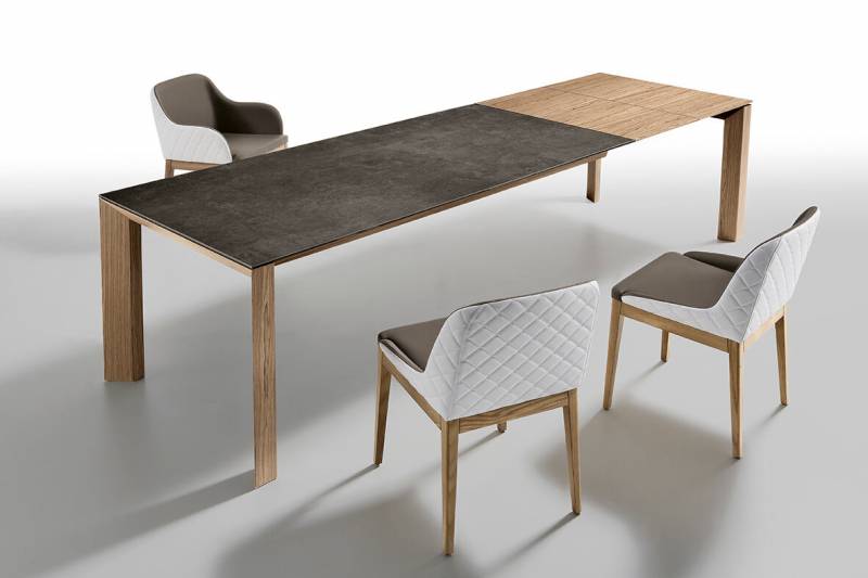 Ensemble de chaises d'intérieur en peau et en acier laqué, le revêtement et les couleurs sont personnalisables, à Aix