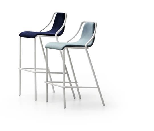 Chaise haute de repas d'intérieur en acier peint et en cuir de la collection Ola par MIDJ à Genève