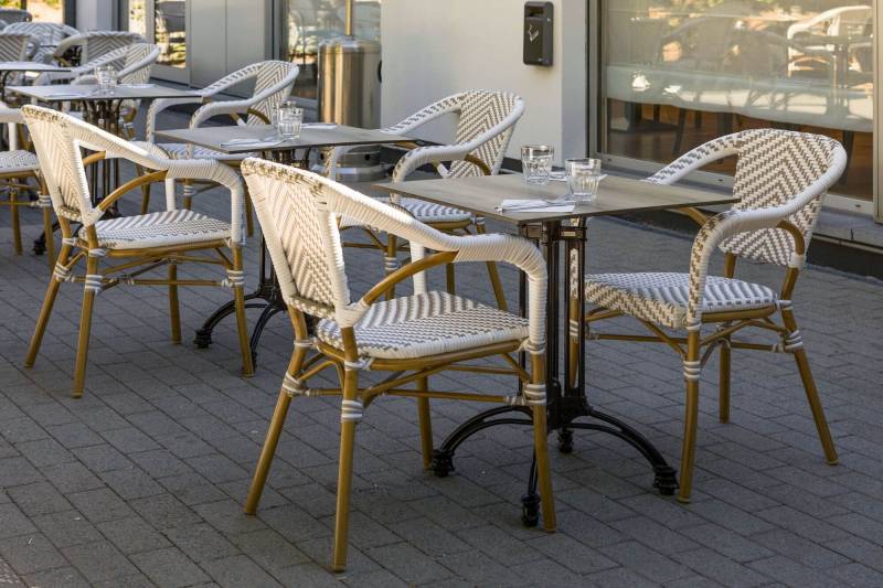 Fauteuil de repas avec tressage en nylon et pieds style bambou collection Solène à Nice