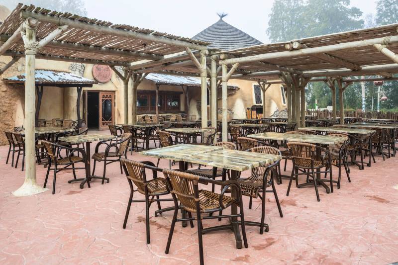 Fauteuil repas en aluminium effet rotin à Lyon