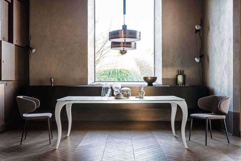 Chaise de restaurant de la collection Wrap par MIDJ avec revêtement au choix et structure en acier laqué à Paris