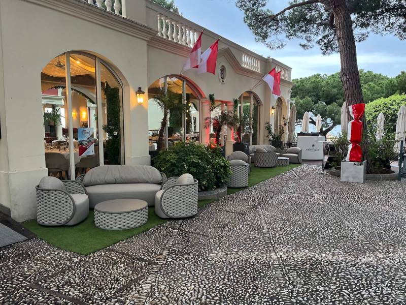 Aménagement salon de jardin pour le restaurant du Castelroc à Monaco