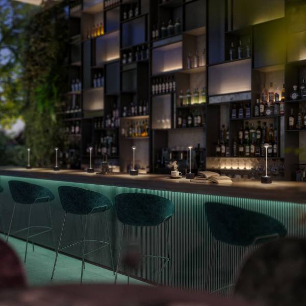 Lampes de décoration en aluminium au design épuré de la Collection Flora à Antibes