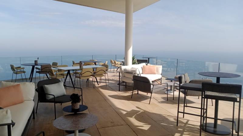 Vue d'ensemble des mange-debout collection Casilda à Roquebrune-cap-martin