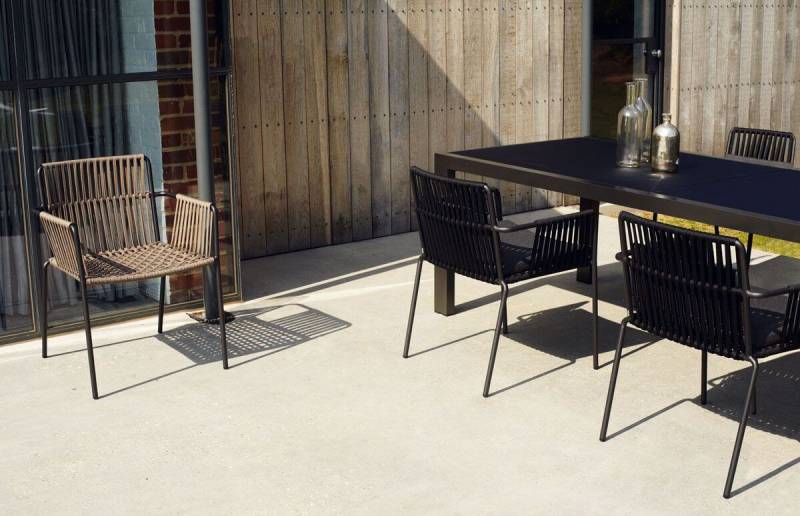 Fauteuil repas personnalisable avec accoudoir de la collection NET