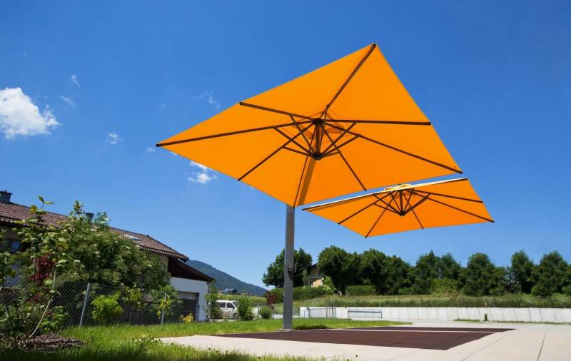 parasol de la collection Amalfi par CARAVITA en aluminium thermo laqué avec toile acrylique à Nantes