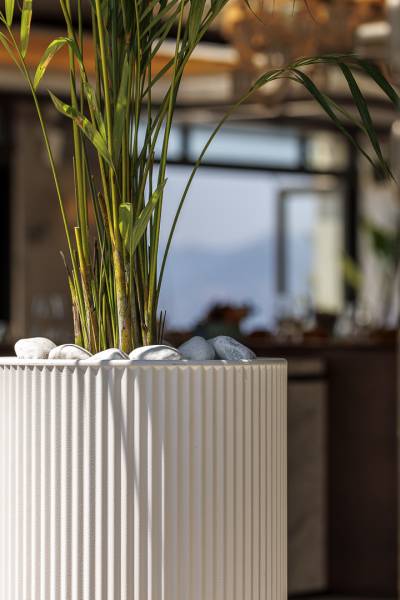 Detail du pot de fleur Gatsby de fabrication espagnole à Cannes