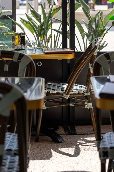 Un nouvel espace extérieur accueillant du restaurant Les copains du comptoir à Saint-Laurent-du-Var