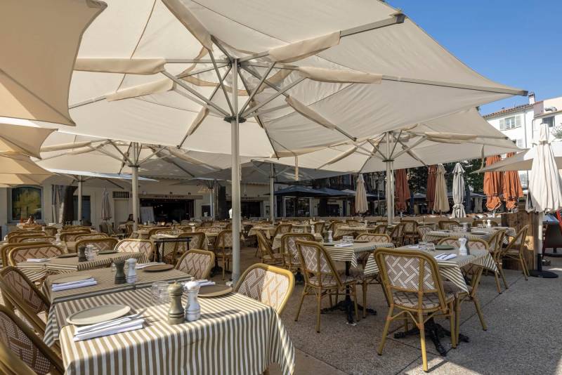 Mobilier de terrasse professionnel pour restaurant à Antibes