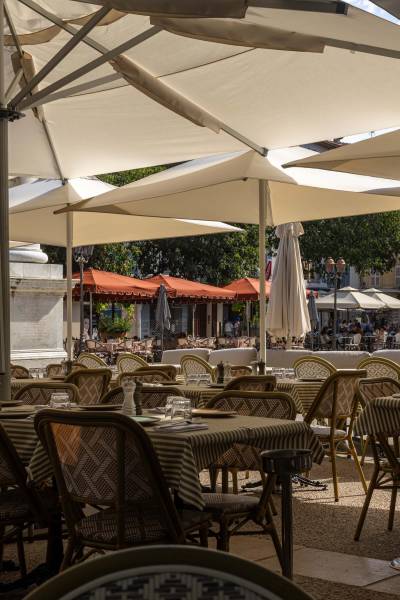 Nouvel aménagement de terrasse du restaurant La Table à Antibes