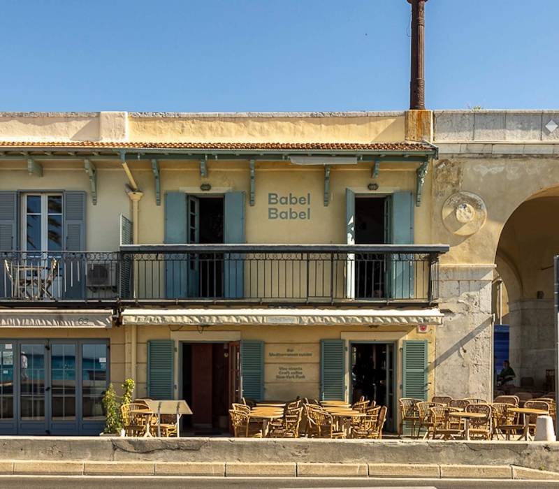 Aménagement de la terrasse du restaurant de Babael Babel à Nice 