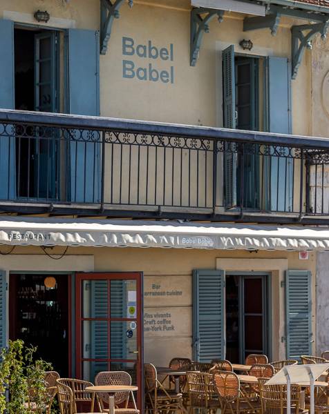 Aménagement de la terrasse du restaurant Babel Babel à Nice 