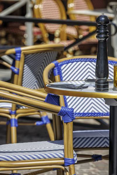 Pied de table pliant