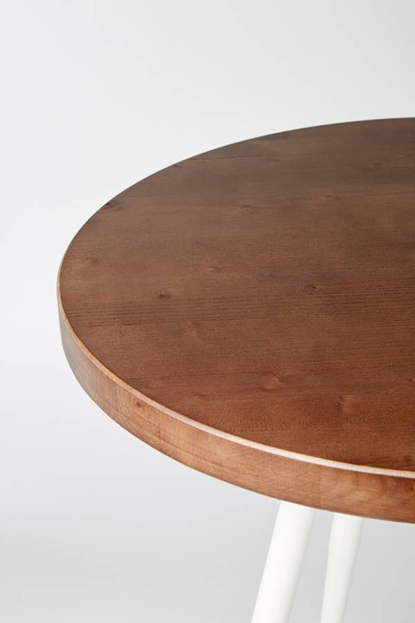 Plateau en pin coloré collection Pino à Cannes