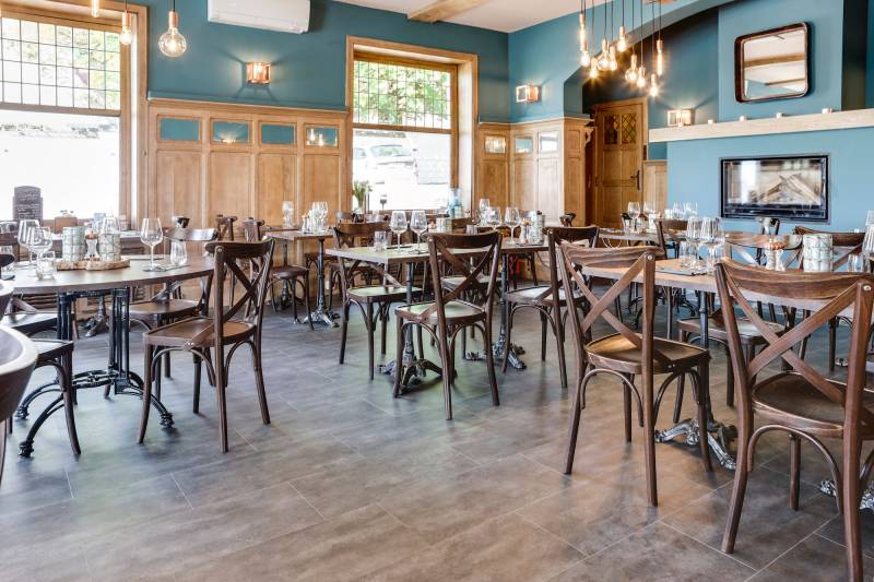 pieds de table de la collection Bistrot 3 par FLEXMOB en fonte d'acier à Lyon