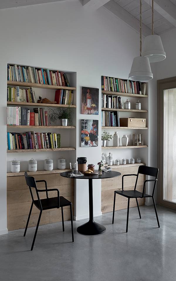 chaise de repas de la collection C1 noir à Paris