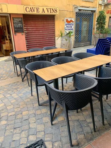 Réalisation Café Bandolais aménagement extérieur chaises epoxy à Nantes