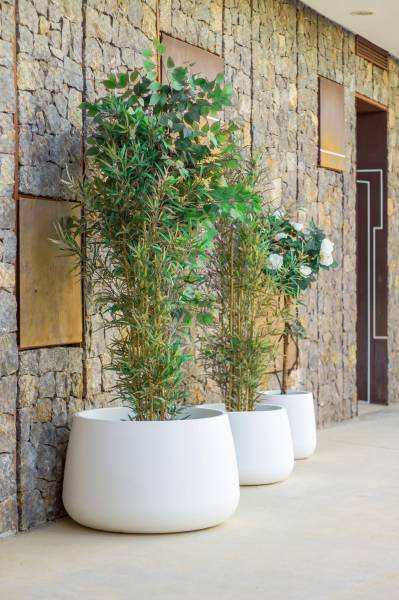 Pot de fleurs couleur blanc opaque collection Camelia à Lyon