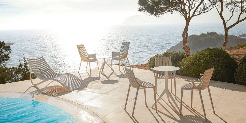 Chaise de restaurant empilable en polypropylène renforcé ultra design et confortable de la Collection Ibiza au cap d'Antibes