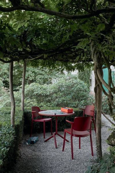 chaise de repas de la collection Piazza couleur aubergine à Marseille