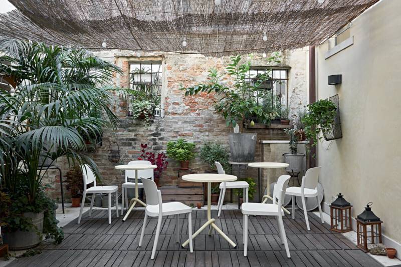 chaise de repas de la collection Piazza en polypropylène à Lyon