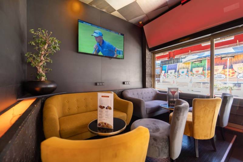 Canapé 2 places LOFTY en velours jaune et gris avec ses fauteuils lounge