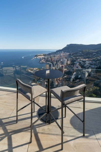 Ensemble tabouret + table haute Talenti au céto bar à Roquebrune Cap Martin