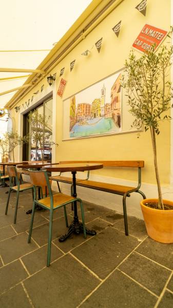 Pied de table style bistrot en aluminium robuste 3 branche à Nice