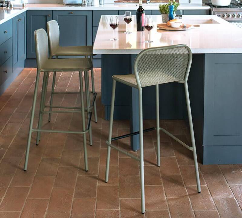 chaise haute avec dossier de restaurant de la collection Darwin blanc à Bordeaux