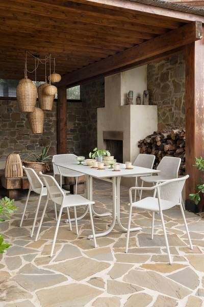 Chaise de restaurant de la collection Darwin en extérieur, couleur blanc à Bordeaux