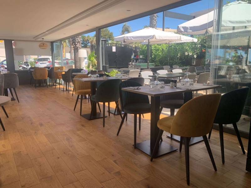 Où acheter des chaises de repas rembourrées en velours bluvel collection Emile à Aix