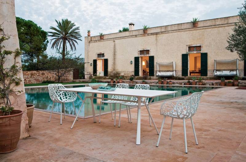 Fauteuil de la collection Forest couleur blanc avec peinture epoxy à Paris