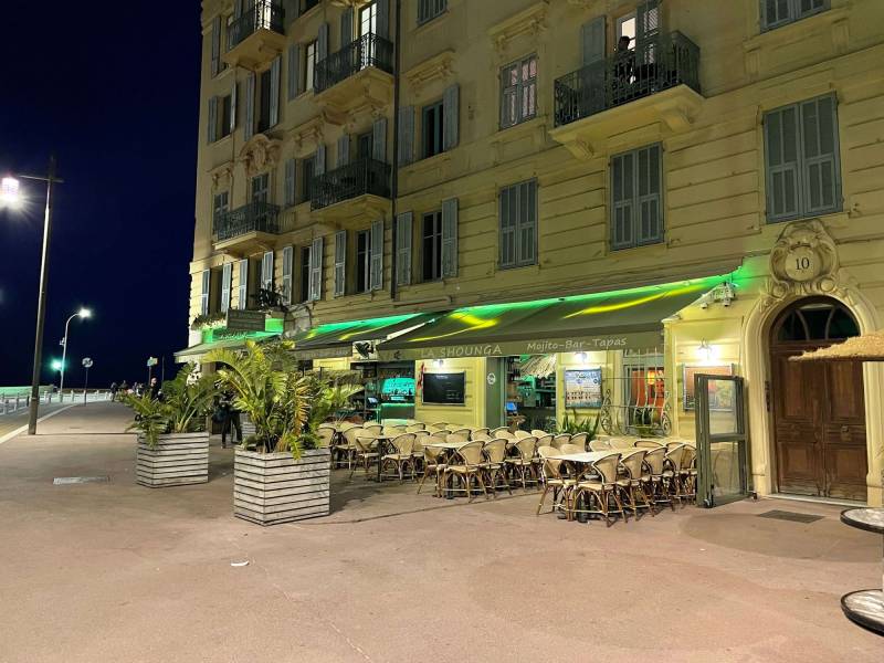 Aménagement	 de la terrasse du bar restaurant La Shounga à Nice