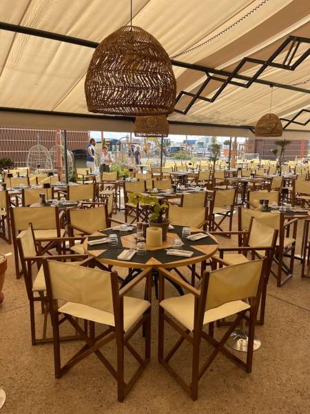 Aménagement élégante du restaurant de HuraCannes 