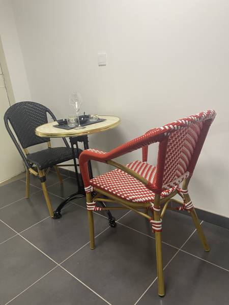 Chaise de repas avec tressage en nylon disponible en plusieurs coloris collection Magda noir à Genève