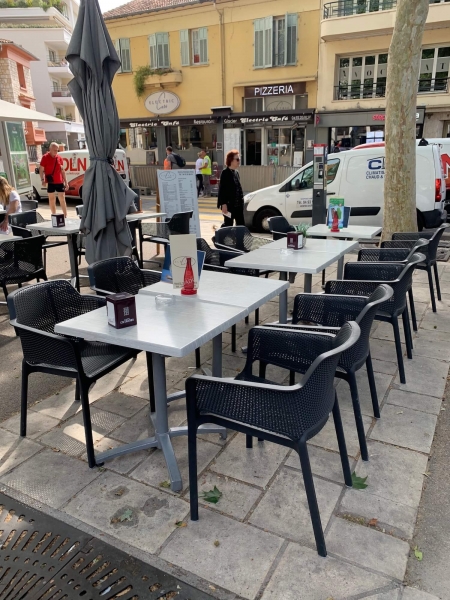 Ensemble de repas pour restaurants de la collection Net par Nardi à Cagnes-sur-mer