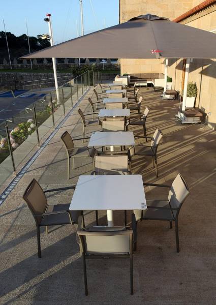 Fauteuil de repas résistant en toile et aluminium thermolaqué collection Land à Toulon