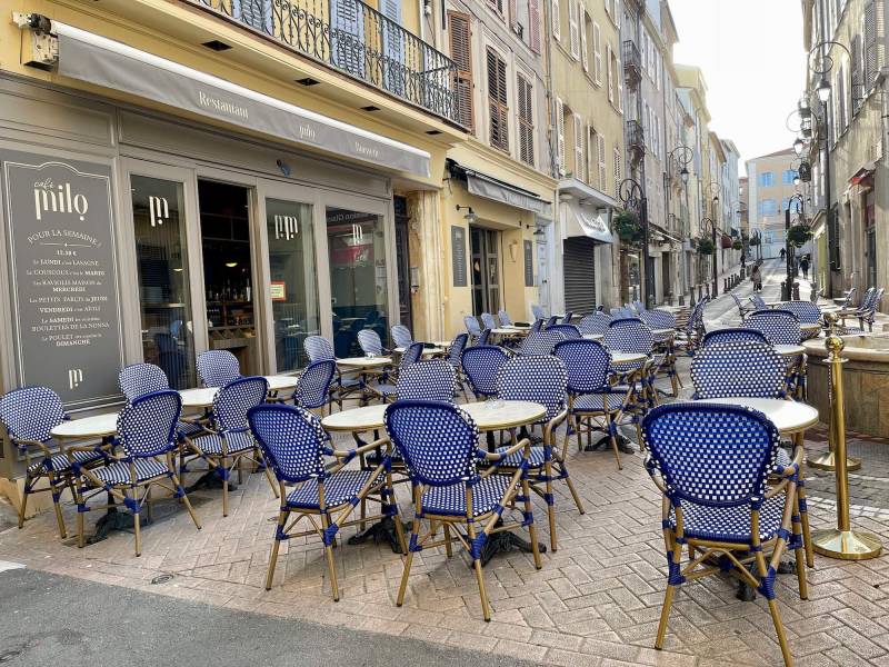 Pied de table style bistrot en aluminium robuste 3 branche à Antibes