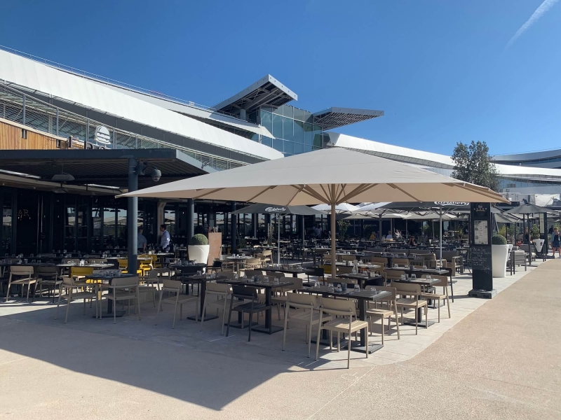 Mobilier pour terrasse de restaurant Chez Edgar à saint-laurent du var