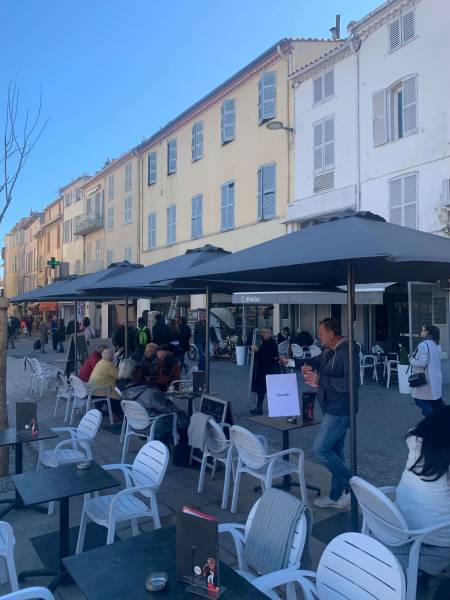 Quatre parasol Eolo par Ezpeleta à Nantes