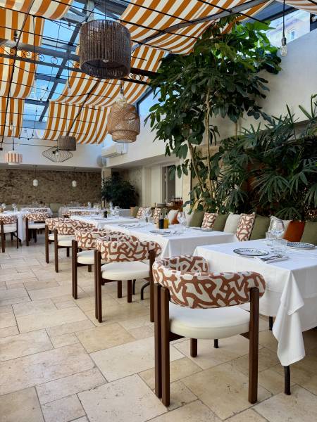 Fauteuil de repas du restaurant Nacional à Antibes