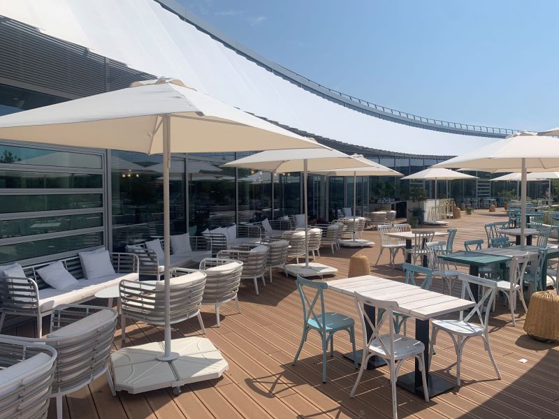 Ombre des parasols en toi Olefin Eolo par Ezpeleta à Saint-Laurent-du-Var