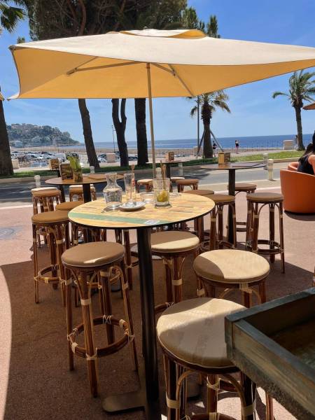 Terrasse du bar La Shounga sur le port de Nice