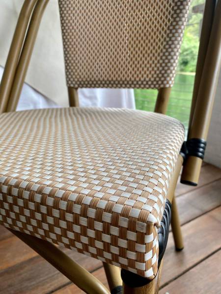 Zoom sur le textilène de la chaise bistrot Sevilla à Rennes