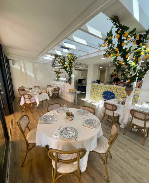 Vue d’ensemble sur l’aménagement intérieur du restaurant Ciao Gigi