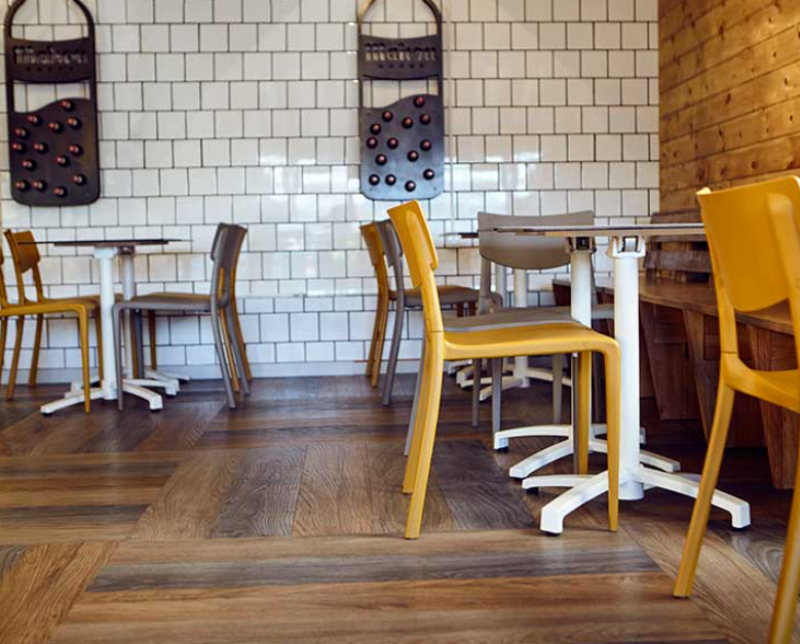 pied de table de la collection Kos blanc en aluminium à Lyon