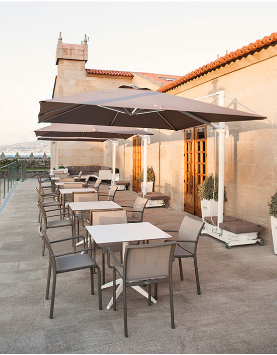 chaise de repas en toile et aluminium de la collection Land tex beige à Aix