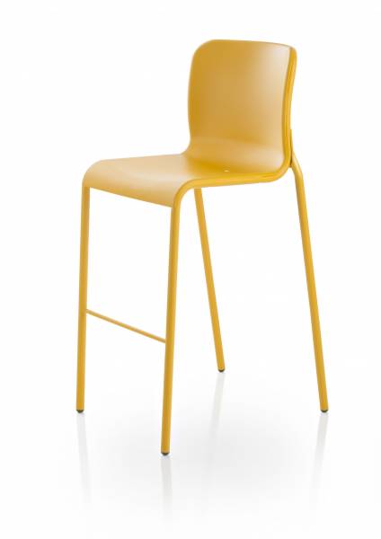 tabouret de restaurant de la collection Momo jaune à Paris